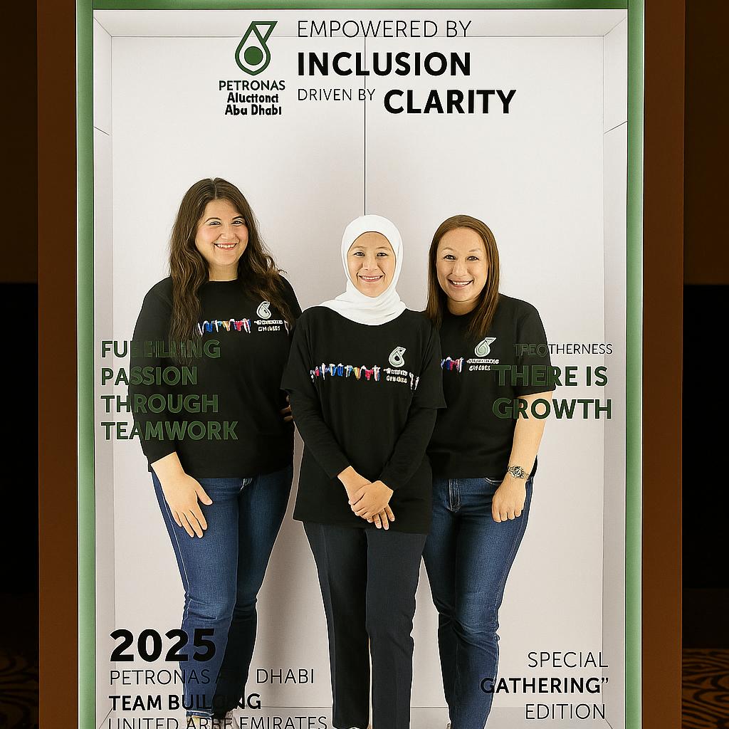 GUESTS STAR ON CUSTOM COVERS! INSTANT PRINTS & SOCIAL SHARING. GREAT FOR WEDDINGS & CORPORATE EVENTS IN DUBAI.