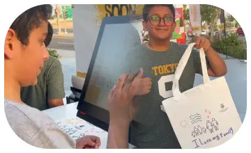 ONSITE TOTE BAG PRINTING IN DUBAI! GUESTS DESIGN CUSTOM BAGS WITH YOUR BRAND. PERFECT FOR EVENTS & ACTIVATIONS. CREATE VIRAL, SHAREABLE MOMENTS. BOOK NOW!